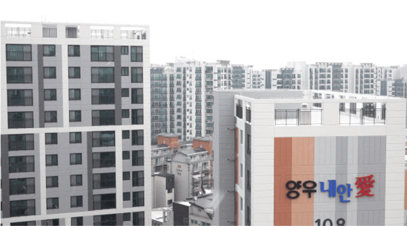 주변 아파트보다 높게 지어진 고도제한 위반 아파트