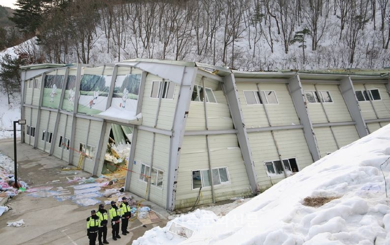 (건축물 붕괴 사례) '경주 마우나 리조트 붕괴' 이후 강화된 건축법 (건축물 붕괴 사례) '경주 마우나 리조트 붕괴' 이후 강화된 건축법