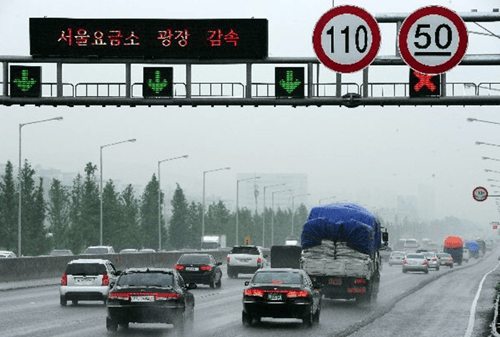 최고 제한속도 110km인 양재~천안 구간 경부고속도로 