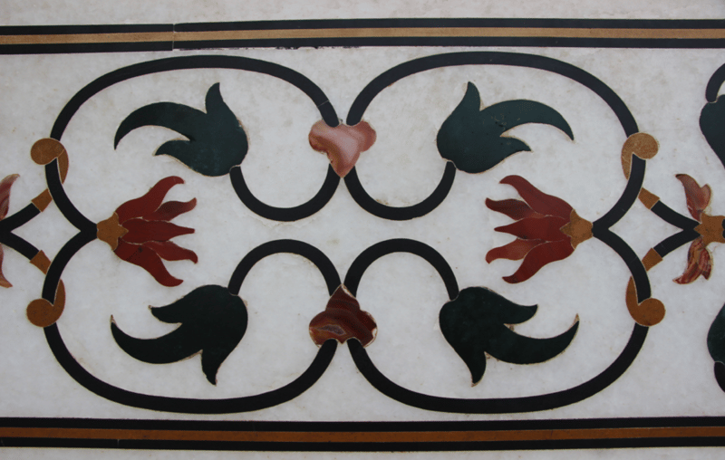 벽면 장식에 사용된 피에트라 두라(Pietra dura) 기법