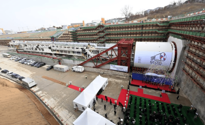 수도권 제2순환 고속도로 김포~파주 한강터널 건설에 활용되는 TBM ‘두더지’